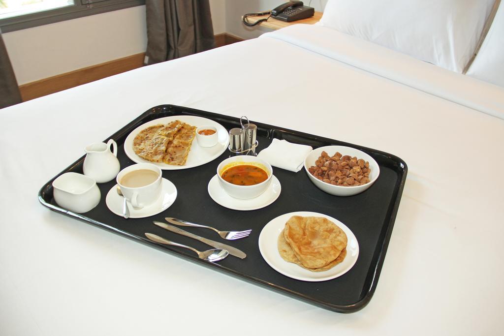 Oyo 460 Hotel Ivory Residency Колката Екстер'єр фото